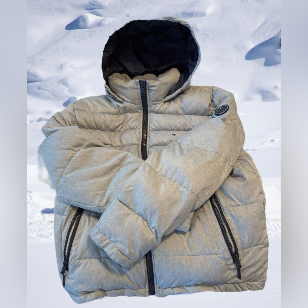 Tommy Hilfiger Men's Light Gray Puffer Jacket - Excellent barely used condition! - Picture 9 of 13